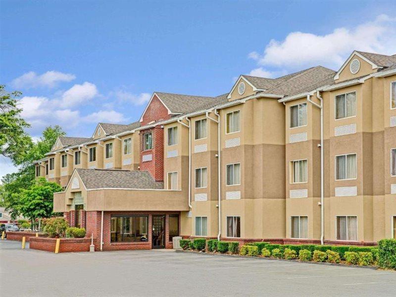 Microtel Inn By Wyndham Lake Norman Cornelius Exterior photo