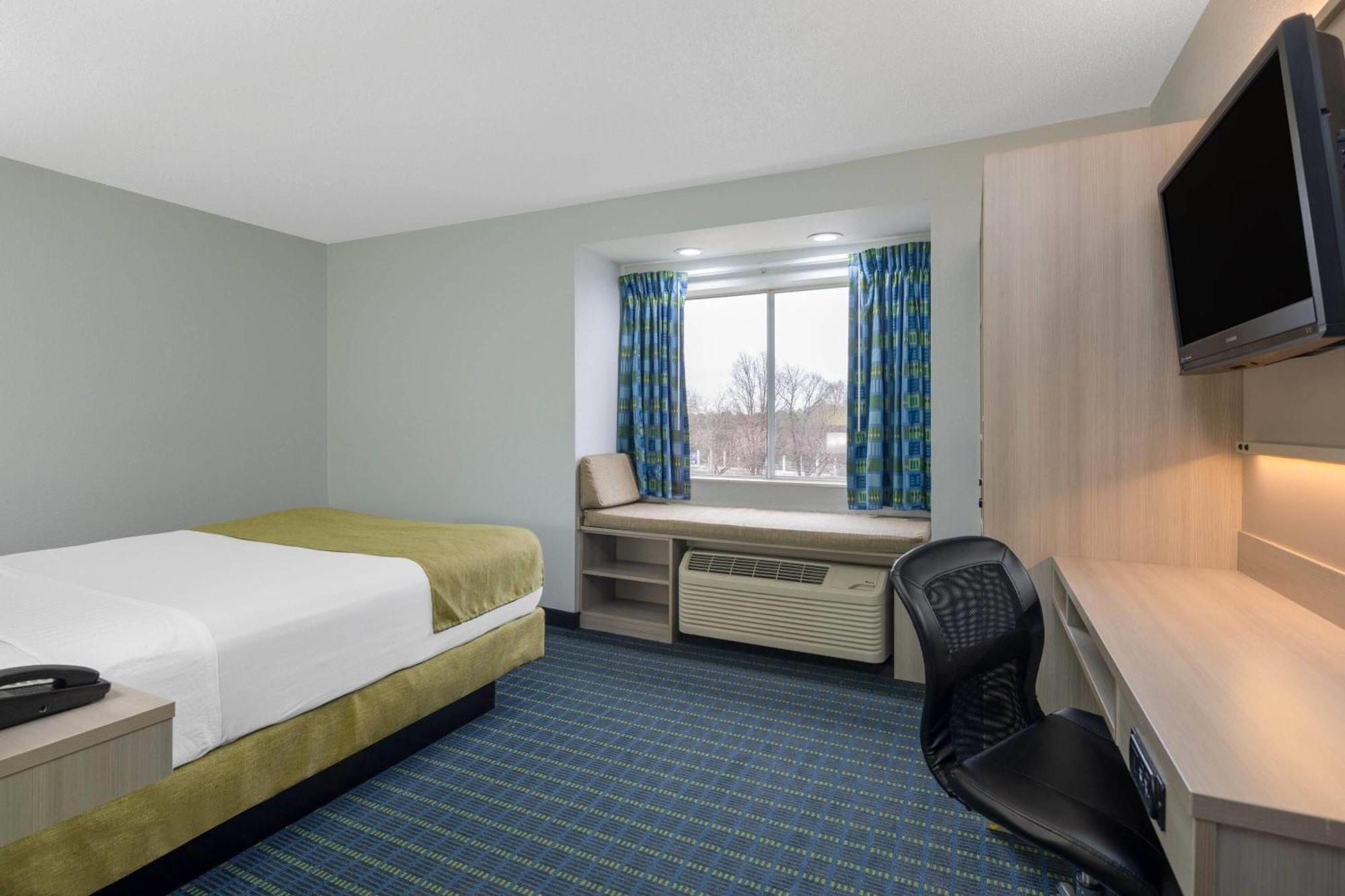 Microtel Inn By Wyndham Lake Norman Cornelius Exterior photo